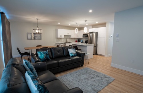 Dieppe House | Spacious Luxury 3 BR with Garage+Arcade Games