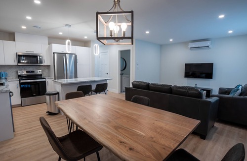 Dieppe House | Spacious Luxury 3 BR with Garage+Arcade Games