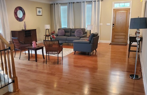 Durham House | Spacious Luxury 4/5BR 3BA, Chef Kitchen, Close to BrierCreek, RDU Airport, Duke