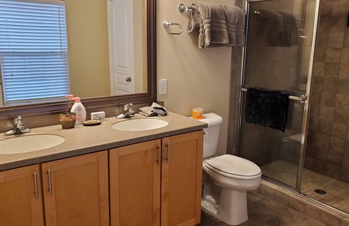 Durham House | Spacious Luxury 4/5BR 3BA, Chef Kitchen, Close to BrierCreek, RDU Airport, Duke