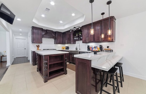 North Houston House | Spacious Luxury 5 bed/3 bath house with Pool and Gameroom in fantastic Houston