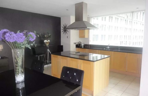 Liverpool City Centre Apartment | Spacious Luxury Apartment In heart of Liverpool City Centre