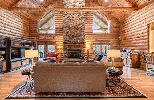 Townsend Cabin | Spacious Luxury Cabin 🏚 with huge deck, Smoky Mountain National Park ⛰!