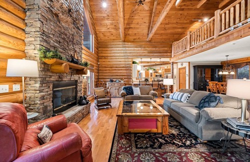 Townsend Cabin | Spacious Luxury Cabin 🏚 with huge deck, Smoky Mountain National Park ⛰!
