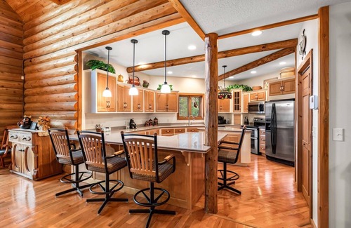 Townsend Cabin | Spacious Luxury Cabin 🏚 with huge deck, Smoky Mountain National Park ⛰!