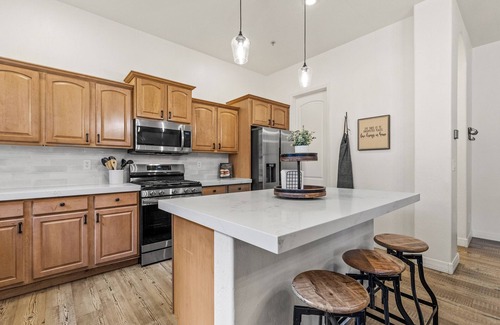 Flagstaff House | Spacious Luxury Family Home in the Pines | Patio Dining + Firepit + Gym + Office