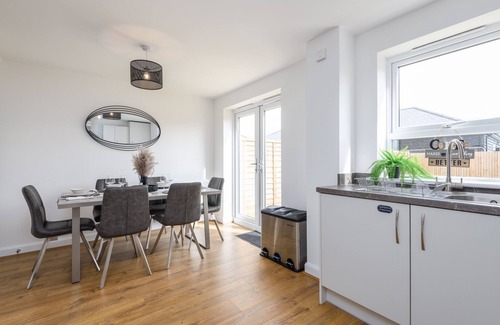 Broad Oak House | Spacious Luxury House In Canterbury with Free Parking & Garden - Sleeps 7