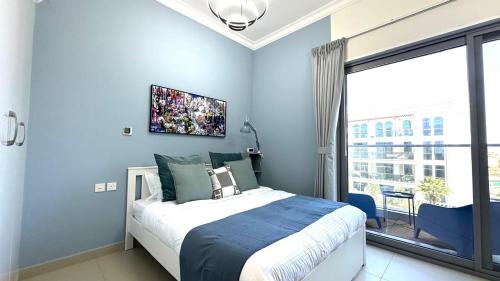 Jumeirah Apartment | Spacious Luxury Studio Near Mall of the Emirates with Pool Access