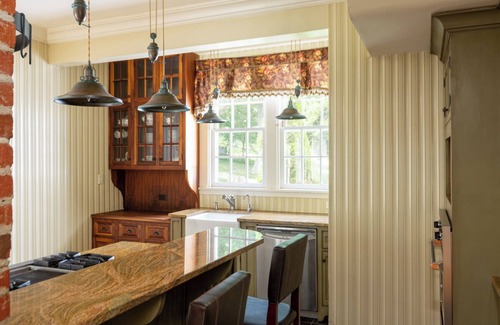Hot Springs House | Spacious Manor 1.5 mi to Omni Homestead w/Access to Hot Tub, Fitness Rm & Pool