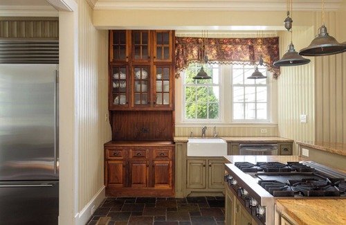 Hot Springs House | Spacious Manor 1.5 mi to Omni Homestead w/Access to Hot Tub, Fitness Rm & Pool