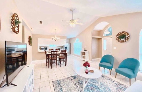 Tallahassee House | Spacious Master Bedroom - Near I-10