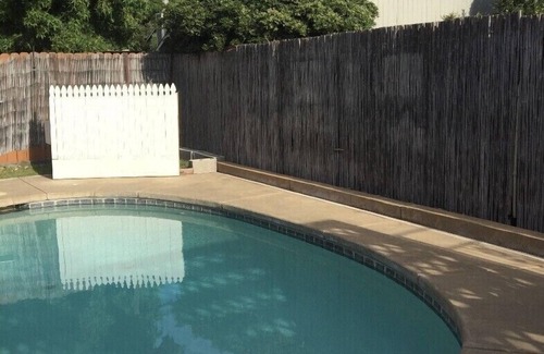 Roseville House | Spacious Master Suite with Private entrance & bathroom,key-box self-check in !