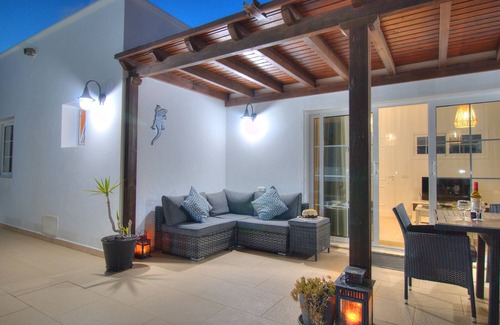 Playa Blanca Villa | Spacious & Modern 3 Bed Villa Private heated Pool, Mountain views & beach nearby