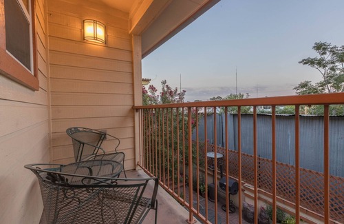 Tobin Hill Apartment | Spacious Modern Apartment close to River Walk
