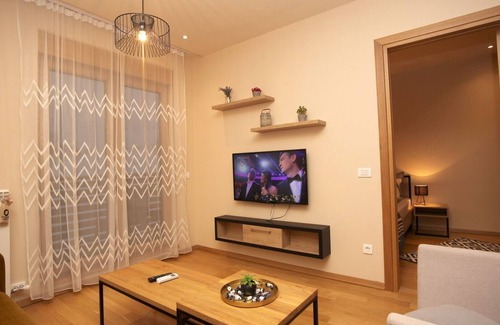 Zlatibor Apartment | Spacious modern apartment overlooking the hills and Gold Gondola station