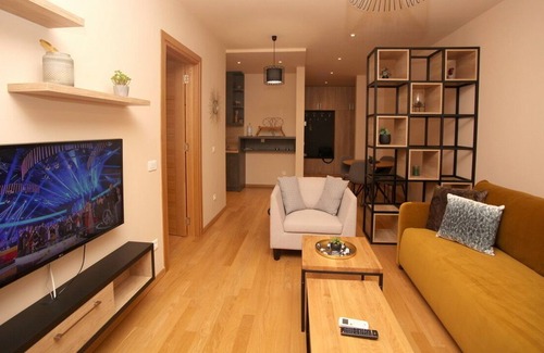Zlatibor Apartment | Spacious modern apartment overlooking the hills and Gold Gondola station