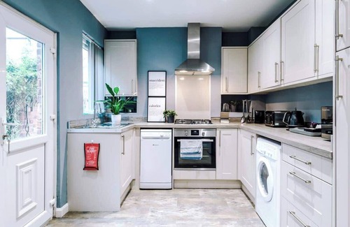 Chester House | Spacious Modern Chester Home - Great Location