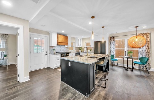 Hapeville House | Spacious Modern Cottage with 5 Bedrooms Close to Airport,