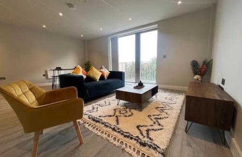Slough Apartment | Spacious Modern Flat by Slough Station