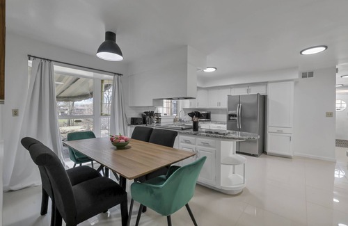 Columbus House | Spacious, Modern, Healing Home in Columbus