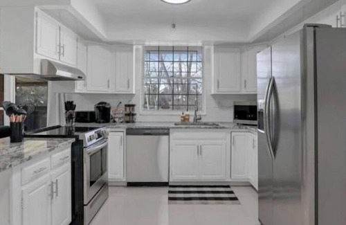 Columbus House | Spacious, Modern, Healing Home in Columbus
