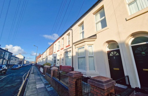 Everton House | Spacious Modern Home by Liverpool Football Stadium