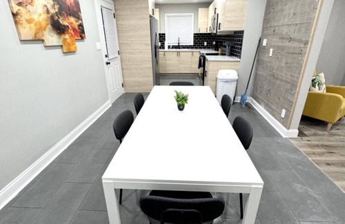 Jamestown Apartment | Spacious Modern Home near Furniture Market