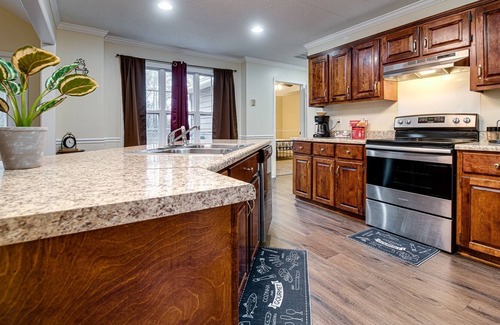 Hinesville House | Spacious Modern Retreat near Fort Stewart