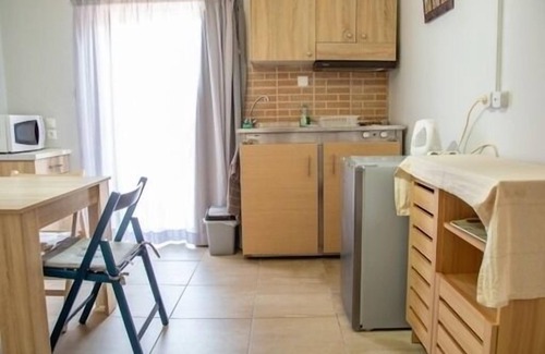 Kato Stalos Apartment | Spacious Modern Room on Agia Marina Beach