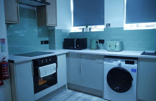 Sheffield Apartment | Spacious modern studio, 10 minutes away from Sheffield arena/City Centre.