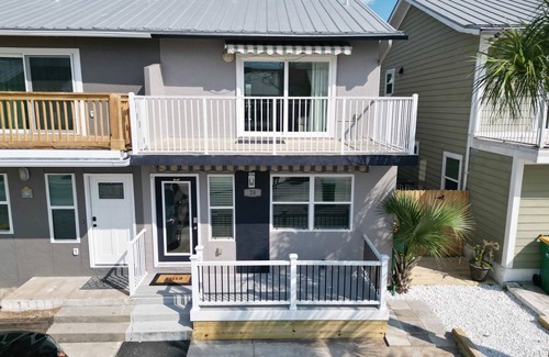 Holiday Isle House | Spacious Modern-Upscale 2bd Townhome at the Beach