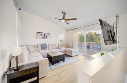 Holiday Isle House | Spacious Modern-Upscale 2bd Townhome at the Beach