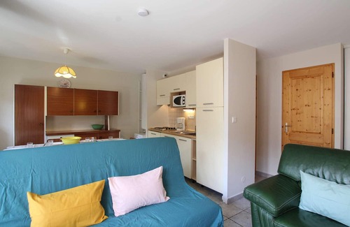 Montgenevre Apartment | Spacious Mountain Apartment in Montgenèvre – Sleeps 6, Pet-Friendly, Private Garage & Balcony