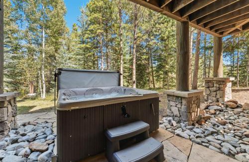 Fairways House | Spacious Mountain Chalet - Hot Tub & Secluded!