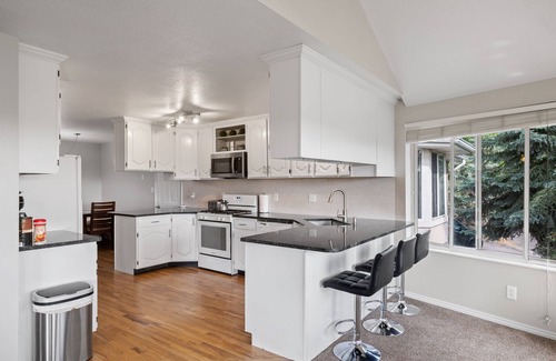 Woodland Estates House | Spacious Mountain Hideaway 4 BD 3 BA W/Hot Tub