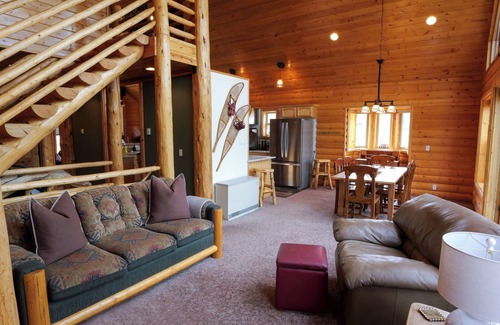 Grand Lake Cabin | Spacious Mountain Home near Grand Lake - 2br/2ba