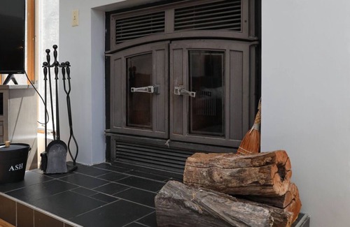 Roseland House | Spacious mountain retreat- Game Room-Brewery Trail
