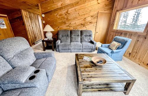 Ludlow House | Spacious Mountain Retreat