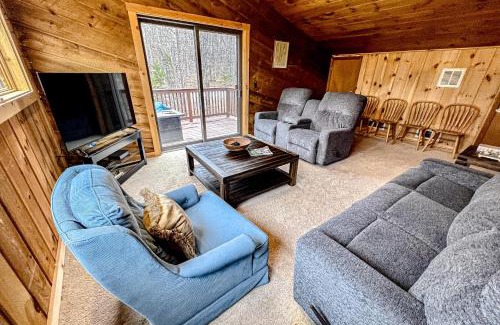 Ludlow House | Spacious Mountain Retreat