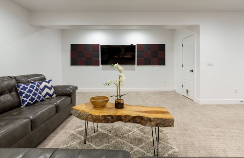 South Jordan House | Spacious Mountain View Basement Apt. w/heated pool and hottub