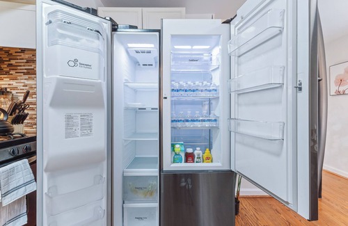 Nauck House | Spacious Multi-Level Getaway 10 minutes from DCA Airport and downtown Arlington