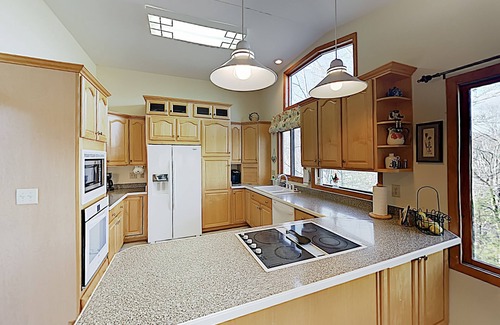 Lake Lure House | Spacious Narnia on Earth by Lake Lure Beach w/Gym, Pools & Tennis