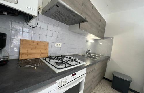 Port-la-Nouvelle Apartment | Spacious nest with sea view