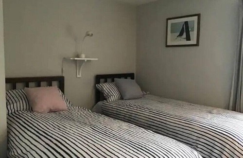 New Forest District Cottage | Spacious New Forest Cottage with Pretty Garden