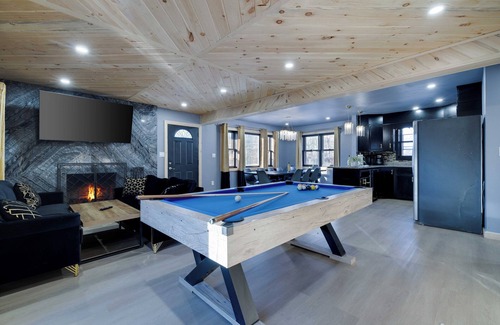 Tobyhanna House | Spacious Newly Renovated in 2025! 7BD/4BA Home in the Heart of Poconos sleeps 29