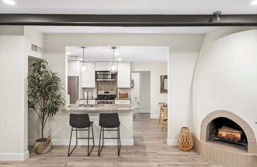 Raskin Estates House | Spacious Oasis - Huge Backyard w/Fire pit + Pool