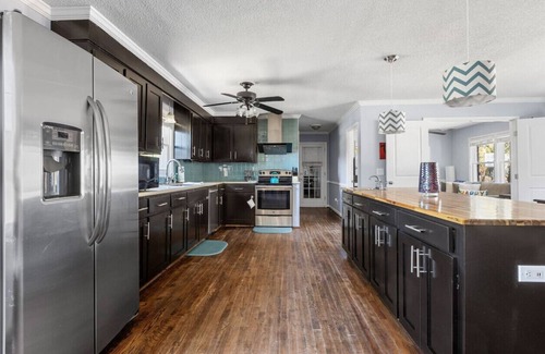 Seven Oaks Apartment | Spacious Oasis With Pool | Near Harbison | 5BR