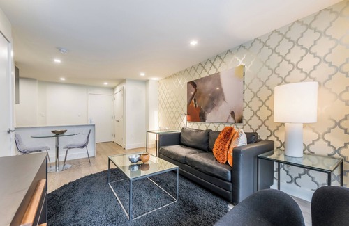 Manhattan Apartment | Spacious One Bedroom in Central Downtown Location