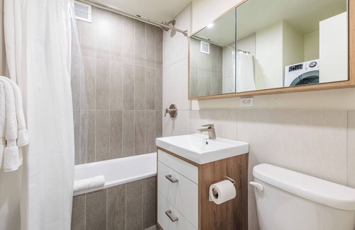 Manhattan Apartment | Spacious One Bedroom in Central Downtown Location