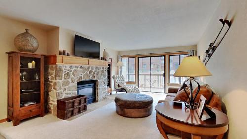 Mammoth Lakes Apartment | Spacious One Bedroom Condo in Mammoth! Free Assigned Parking - Snowbird 107